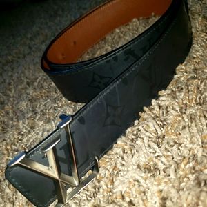Louis Vuitton reversible belt